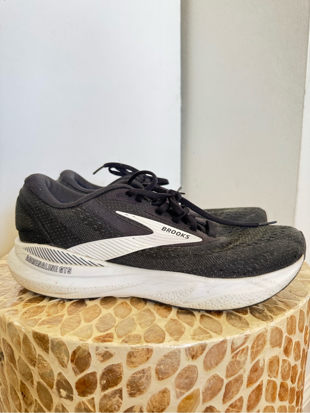 Brooks Adrenaline GTS 24 Men’s Running Shoe - Black/White size 9.5